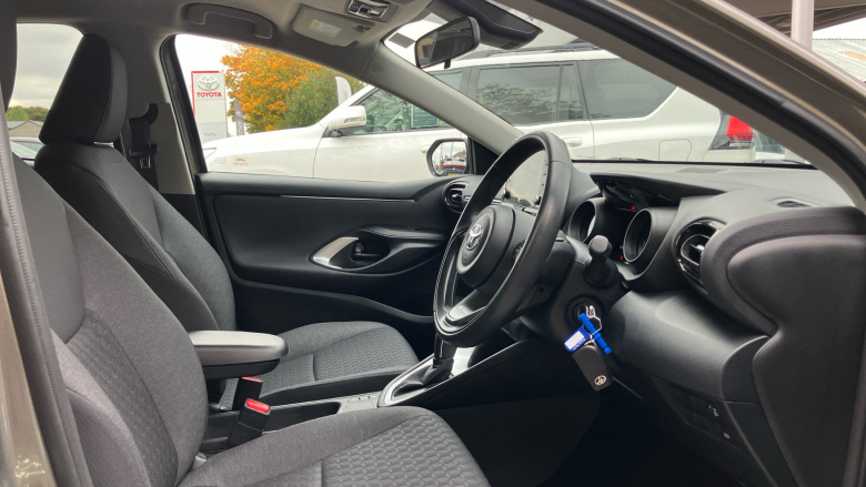 Toyota Yaris 1.5 Hybrid Design 5dr CVT Hybrid Hatchback